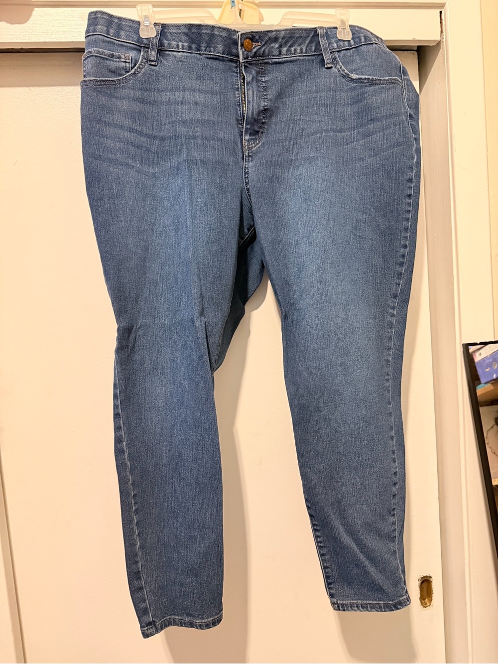 Ava & Viv Light Blue Ankle Crop Jeans